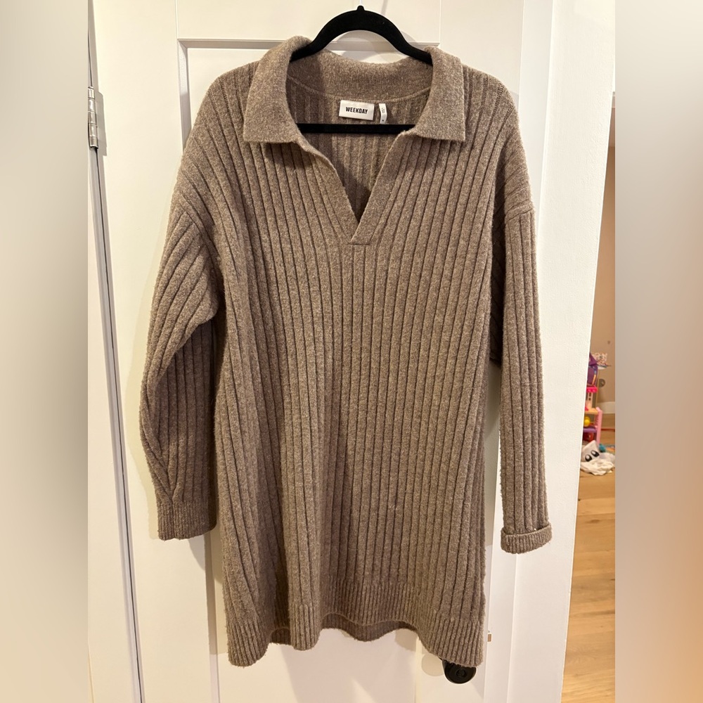Weekday Women's Long V-Neck Sweater